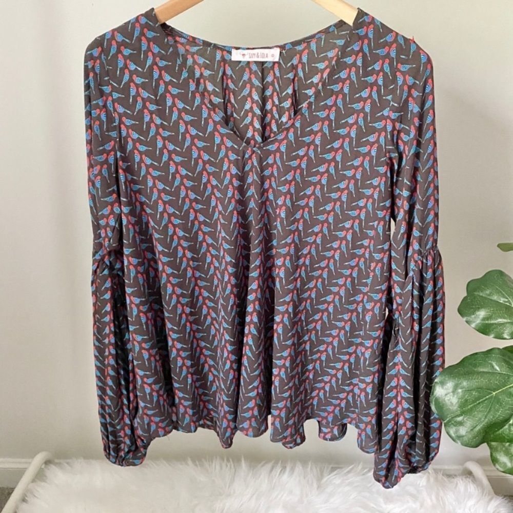 Izzy and Lola boutique bird blouse small
